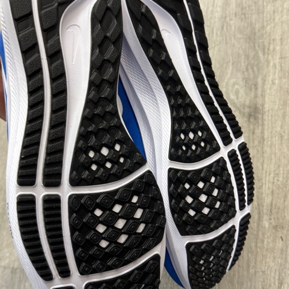 Nike Royal Blue and Black Athletic Sneakers NIKE
M ZOOM PEGASUS 39 - Picture 4 of 7